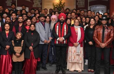 The Governor with the attendees at a program