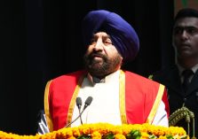 दीक्षांत समारोह को संबोधित करते हुए राज्यपाल।;?>