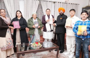 The Governor presenting books to Chief Minister Shri Pushkar Singh Dhami.