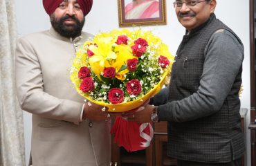 Shri Anand Bardhan paying a courtesy call on the Governor.