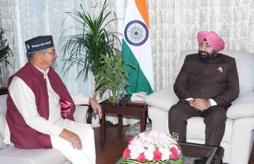 Shri Kishore Upadhyay paying a courtesy visit to the Governor.