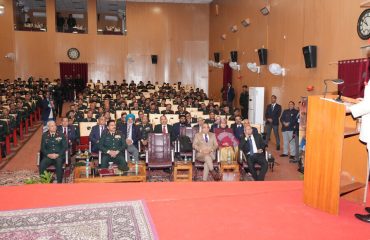 संगोष्ठी को संबोधित करते हुए राज्यपाल।