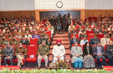The Governor participating in the “Ek Shaam Sainiko ke Naam” program at Lok Bhavan on the occasion of Armed Forces Veterans Day.