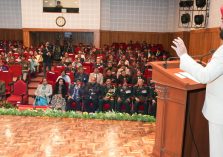 The Governor addressing the 