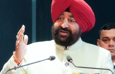 सशस्त्र बल भूतपूर्व सैनिक दिवस (वेटरन्स डे) के अवसर पर लोक भवन में ‘‘एक शाम सैनिकों के नाम’’ कार्यक्रम को संबोधित करते हुए राज्यपाल।