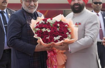 The Governor welcoming Vice President Shri C.P. Radhakrishnan upon his arrival at Jolly Grant Airport in Uttarakhand.