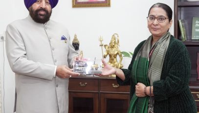 Mrs. Vineeta Srivastava, paying a courtesy call on the Governor.