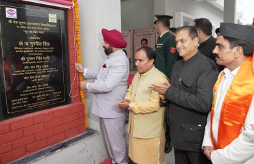 श्री देव सुमन उत्तराखण्ड विश्वविद्यालय के छठे दीक्षांत समारोह का लोकार्पण करते हुए राज्यपाल।