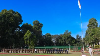 The Governor saluting after hoisting the national flag at Lok Bhavan