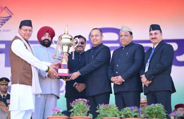 The Governor honoring the Information Department's tableau for securing first place at the Republic Day function at the parade ground.