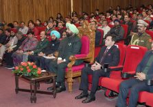 भ्रष्टाचार कारण एवं निवारण विषयक गोष्ठी में प्रतिभाग करते हुए राज्यपाल।