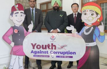 भ्रष्टाचार कारण एवं निवारण विषयक गोष्ठी के अवसर पर सेल्फी प्वाइंट में फोटो खिंचवाते हुए राज्यपाल।