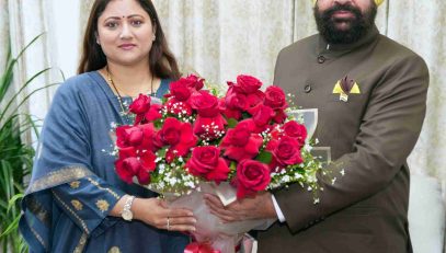 Trustee Founder of Seva Sankalp (Dharini) Foundation, Mrs. Geeta Dhami, paying a courtesy visit to the Governor.