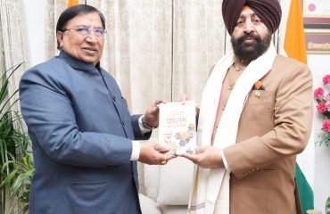 Shri Naresh Bansal paying courtesy call on the Governor.