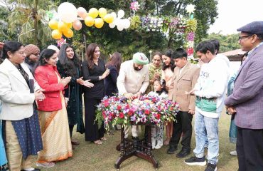 The Governor cutting his birthday cake in the Lok Bhavan premises.