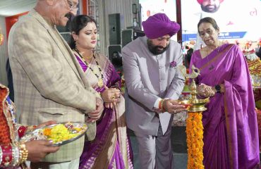 सेवा संकल्प फाउंडेशन द्वारा आयोजित उत्तरायणी कौथिक महोत्सव-2026 के शुभारम्भ कार्यक्रम का शुभारंभ करते हुए राज्यपाल।