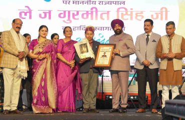 राज्यपाल द्वारा प्रदेश में विभिन्न सामाजिक क्षेत्रों में उत्कृष्ट कार्य करने वाले 10 समाजसेवकों को सम्मानित किया