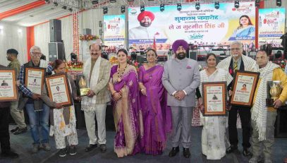 The Governor with social workers at the inauguration ceremony of the Uttarayani Kauthik Festival-2026 organized by Seva Sankalp Foundation.