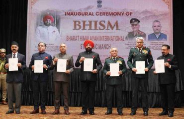 The Governor unveiling the logo of 'BHISM' at the inauguration of the 'Bharat Himalayan International Strategic Manch at Lok Bhavan.