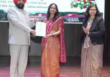 Governor felicitating the best performing officers on the occasion of Sanjay Singh Memorial Lecture Programme organised at Indira Gandhi National Forest Academy, Dehradun.