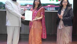 Governor felicitating the best performing officers on the occasion of Sanjay Singh Memorial Lecture Programme organised at Indira Gandhi National Forest Academy, Dehradun.