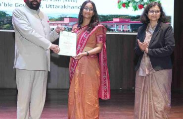 Governor felicitating the best performing officers on the occasion of Sanjay Singh Memorial Lecture Programme organised at Indira Gandhi National Forest Academy, Dehradun.