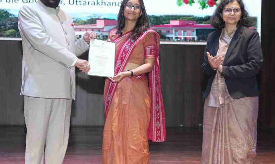 Governor felicitating the best performing officers on the occasion of Sanjay Singh Memorial Lecture Programme organised at Indira Gandhi National Forest Academy, Dehradun.
