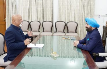Special Principal Secretary, Sports and Youth Welfare and Vice Chancellor, Uttarakhand Sports University, Mr. Amit Kumar Sinha, paying a courtesy call on the Governor.