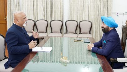 Special Principal Secretary, Sports and Youth Welfare and Vice Chancellor, Uttarakhand Sports University, Mr. Amit Kumar Sinha, paying a courtesy call on the Governor.