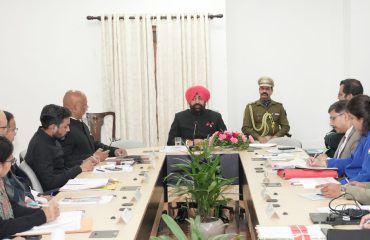 उत्तराखण्ड क्रीड़ा विश्वविद्यालय, प्रबन्ध परिषद की प्रथम बैठक लेते हुए राज्यपाल।