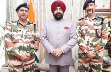 आईटीबीपी के महानिदेशक श्री शत्रुजीत कपूर एवं आईजी श्री मनु महाराज।