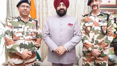 ITBP Director General Shri Shatrujeet Kapoor and IG Shri Manu Maharaj paying a courtesy call on the Governor.