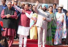The Governor and Chief Minister accepting public greetings at the closing ceremony of the three-day Vasantotsav at Lok Bhavan, Dehradun.