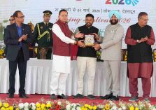 The Governor and Chief Minister felicitating the winners of various competitions at the closing ceremony