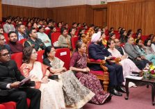 अंतर्राष्ट्रीय महिला दिवस के उपलक्ष्य में आयोजित कार्यक्रम में प्रतिभाग करते हुए राज्यपाल।