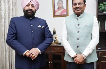 Shri Anand Bardhan paying a courtesy call on the Governor.