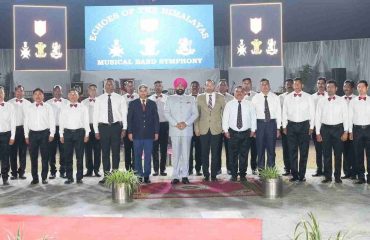 Governor with Army officers and Military band artists at the “Gunj of Himalayas” Military Band Symphony program organized by Uttarakhand.