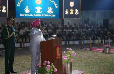 उत्तराखण्ड सब एरिया द्वारा गढ़ी कैंट में आयोजित “हिमालय की गूँज” मिलिट्री बैंड सिम्फनी को संबोधित करते हुए राज्यपाल।