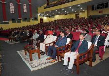 देहरादून स्थित भारतीय सैन्य अकादमी में “भारतीय सैन्य अधिकारीः राष्ट्र निर्माता के रूप में” विषय पर आयोजित कार्यक्रम में प्रतिभाग करते हुए राज्यपाल।