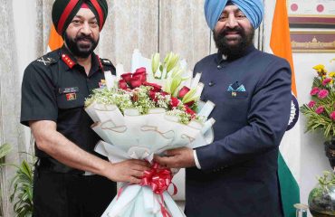 Director General of Border Roads Organisation, Lieutenant General Harpal Singh paying a courtesy call to Governor Lt Gen Gurmit Singh (Retd).