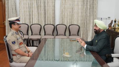 Uttarakhand Sector, CRPF, Dehradun, Shri Dinesh Uniyal, paying a courtesy call on the Governor.