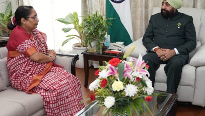 Mrs. Ritu Khanduri Bhushan paying a courtesy call on the Governor.