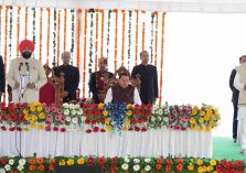 राज्यपाल ने विधायक श्री खजान दास, श्री मदन कौशिक, श्री भरत सिंह चौधरी, श्री प्रदीप बत्रा एवं श्री राम सिंह कैड़ा को मंत्री पद की शपथ दिलाई।