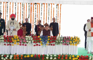 राज्यपाल ने विधायक श्री खजान दास, श्री मदन कौशिक, श्री भरत सिंह चौधरी, श्री प्रदीप बत्रा एवं श्री राम सिंह कैड़ा को मंत्री पद की शपथ दिलाई।