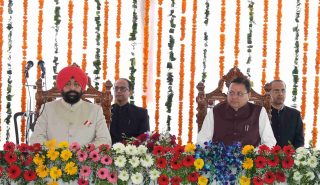 लोक भवन में आयोजित शपथ ग्रहण समारोह में प्रतिभाग करते हुए राज्यपाल एवं मुख्यमंत्री श्री पुष्कर सिंह धामी।