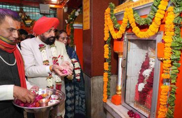 राज्यपाल ने देहरादून स्थित माँ डाट काली मंदिर में पूजा-अर्चना की।