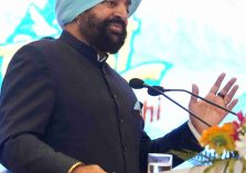 ⁠Governor addressing the “Ek Pahadi Aisa Bhi” awards program.