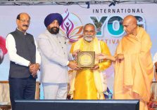 राज्यपाल ने ऋषिकेश में आयोजित अन्तर्राष्ट्रीय योग महोत्सव-2026 के समापन कार्यक्रम में प्रतिभाग किया।