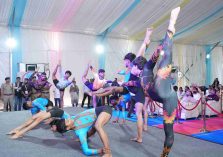 Students from Dev Sanskriti Vishwavidyalaya performing yoga demonstrations at the closing ceremony of the International Yoga Festival-2026, held in Rishikesh.