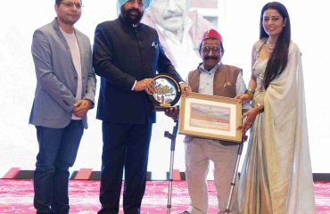 राज्यपाल ने आज नंदा की चौकी, देहरादून में 93.5 रेड एफएम द्वारा आयोजित “एक पहाड़ी ऐसा भी” अवार्ड्स कार्यक्रम में प्रतिभाग किया।